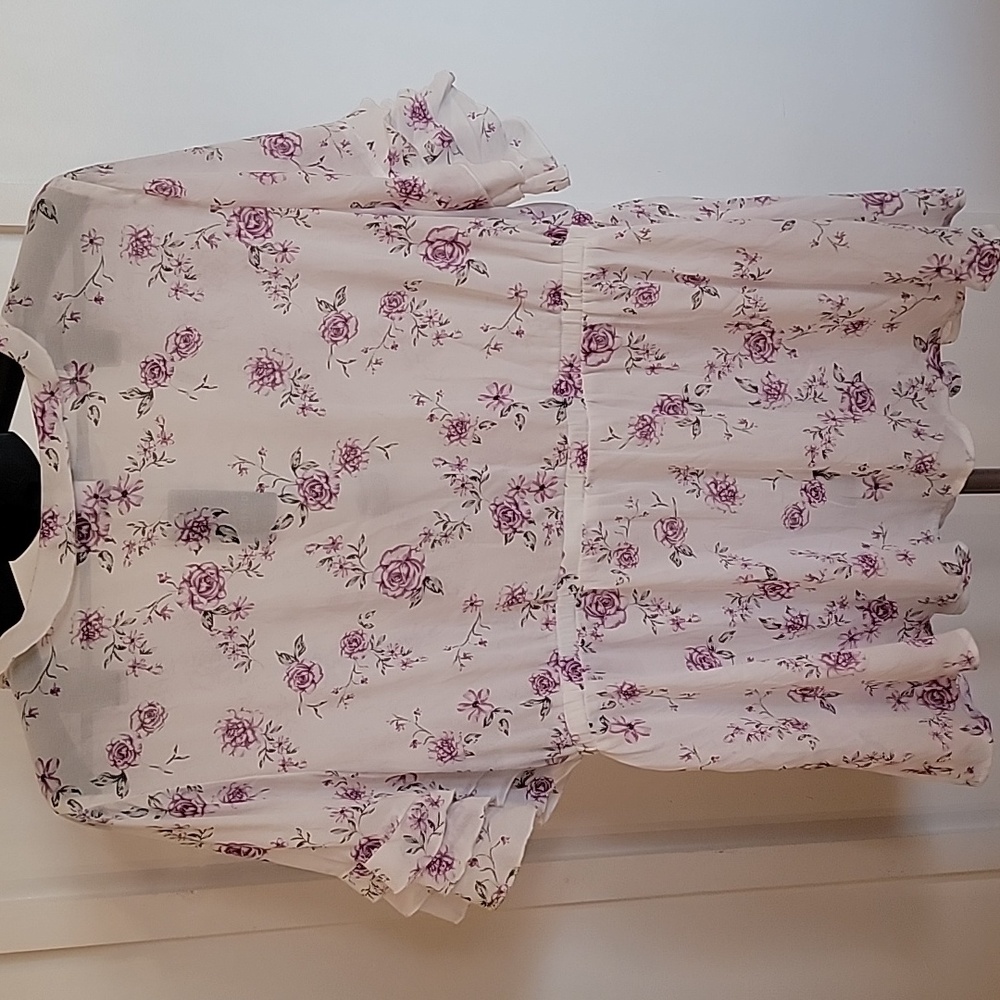 Torrid Short Sleeve Sheer Floral Flirty Top Size 2 NWT - Picture 3 of 7